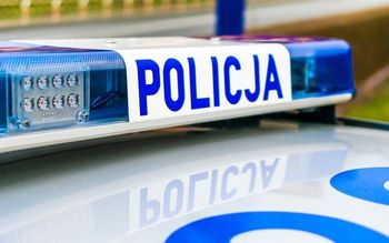 Krew na aucie, potłuczone szkło. Kierowca z Ukrainy ranny po ataku