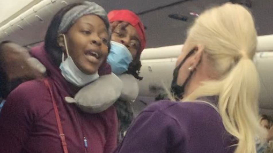 Pasażerka uderzyła stewardessę, która zwróciła jej uwagę