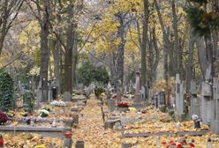 Trzaskowski: wydaliśmy 1 ml zł na przygotowania, a rząd dopiero zamyka cmentarze. "Kpina”