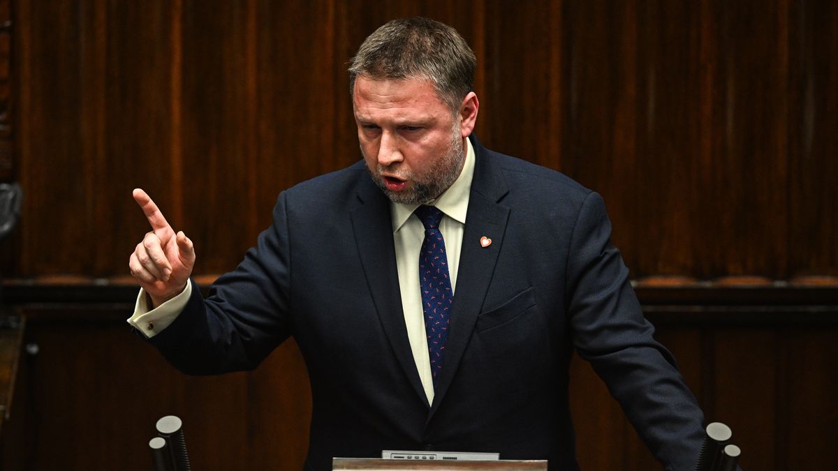 Warszawa, 06.03.2024. Minister spraw wewnętrznych i administracji Marcin Kierwiński w Sejmie w Warszawie, 6 bm. W pierwszym dniu posiedzenia Sejmu posłowie zajmą się m.in. rządowym projektem noweli ustawy o Krajowej Radzie Sądownictwa, a także projektem uchwały ws. Trybunału Konstytucyjnego. (sko) PAP/Radek Pietruszka