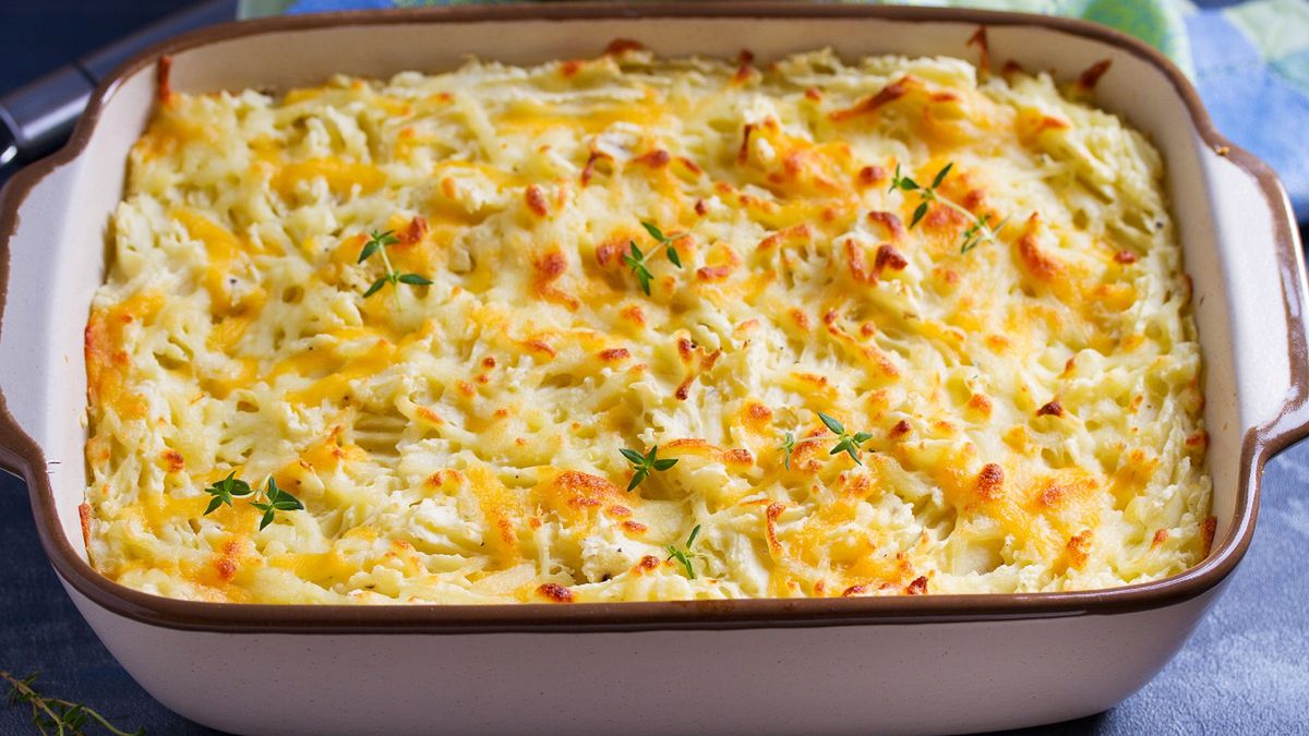 Przepis na zapiekankę ziemniaczaną z bakłażanem i pieczarkami.