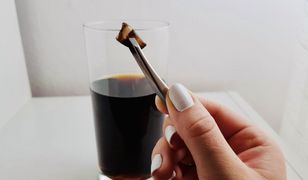 Tak wygląda ludzki ząb po 4-dniowej "kąpieli" w napoju gazowanym. Przeprowadziłam przerażający eksperyment