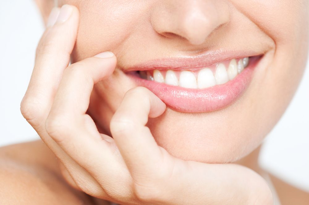 Wybielanie zębów – metody domowe i profesjonalne. Jak utrzymać efekt?