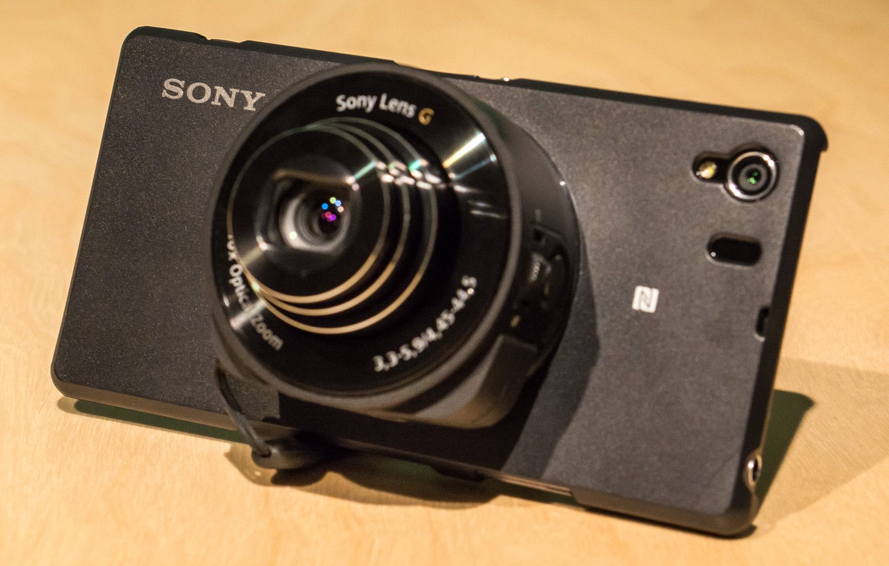 Hit czy kit? “Doklejany” obiektyw Sony do smartfonów 3