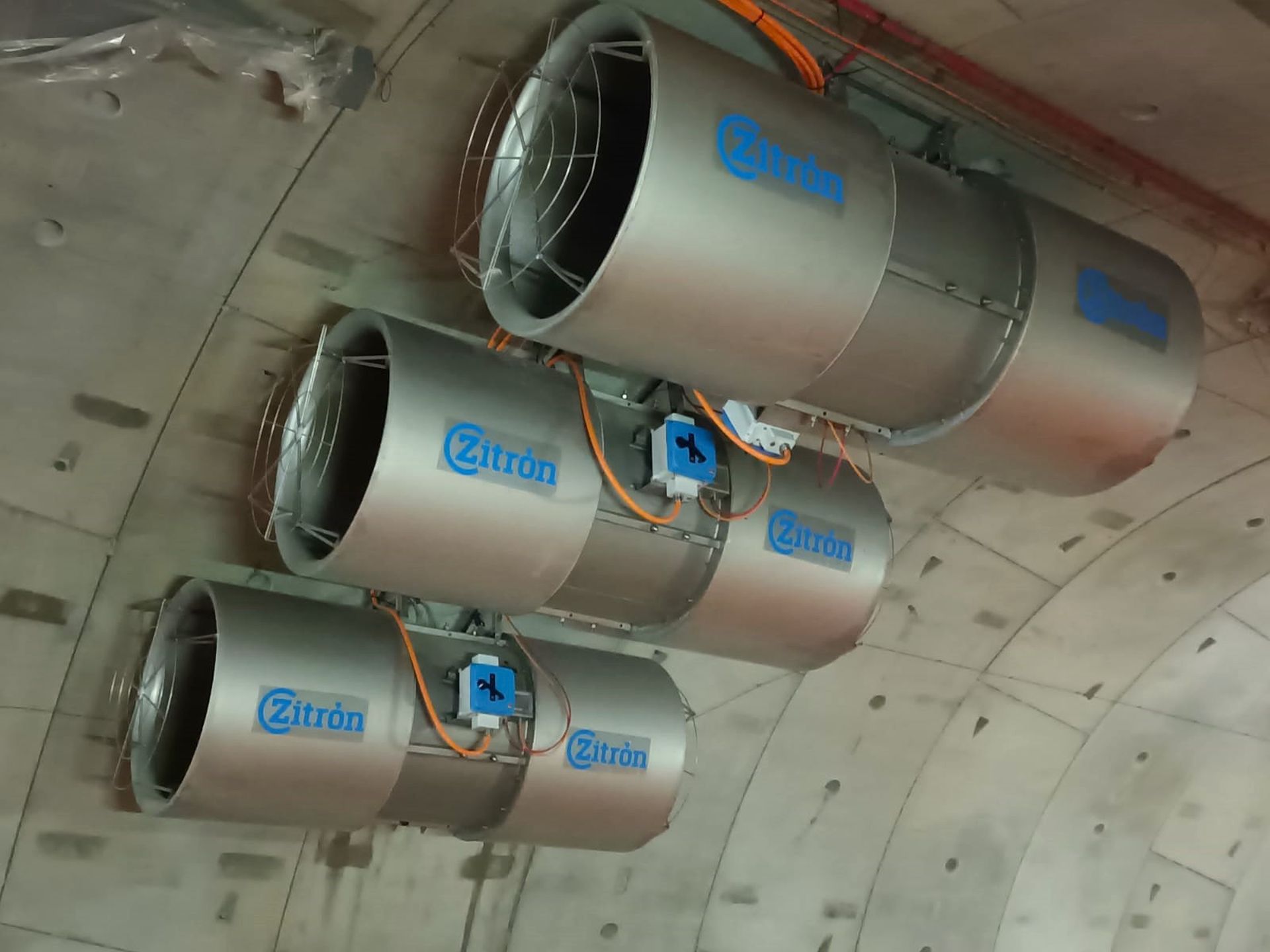 Instalacja wentylacyjna w tunelu pod Świną