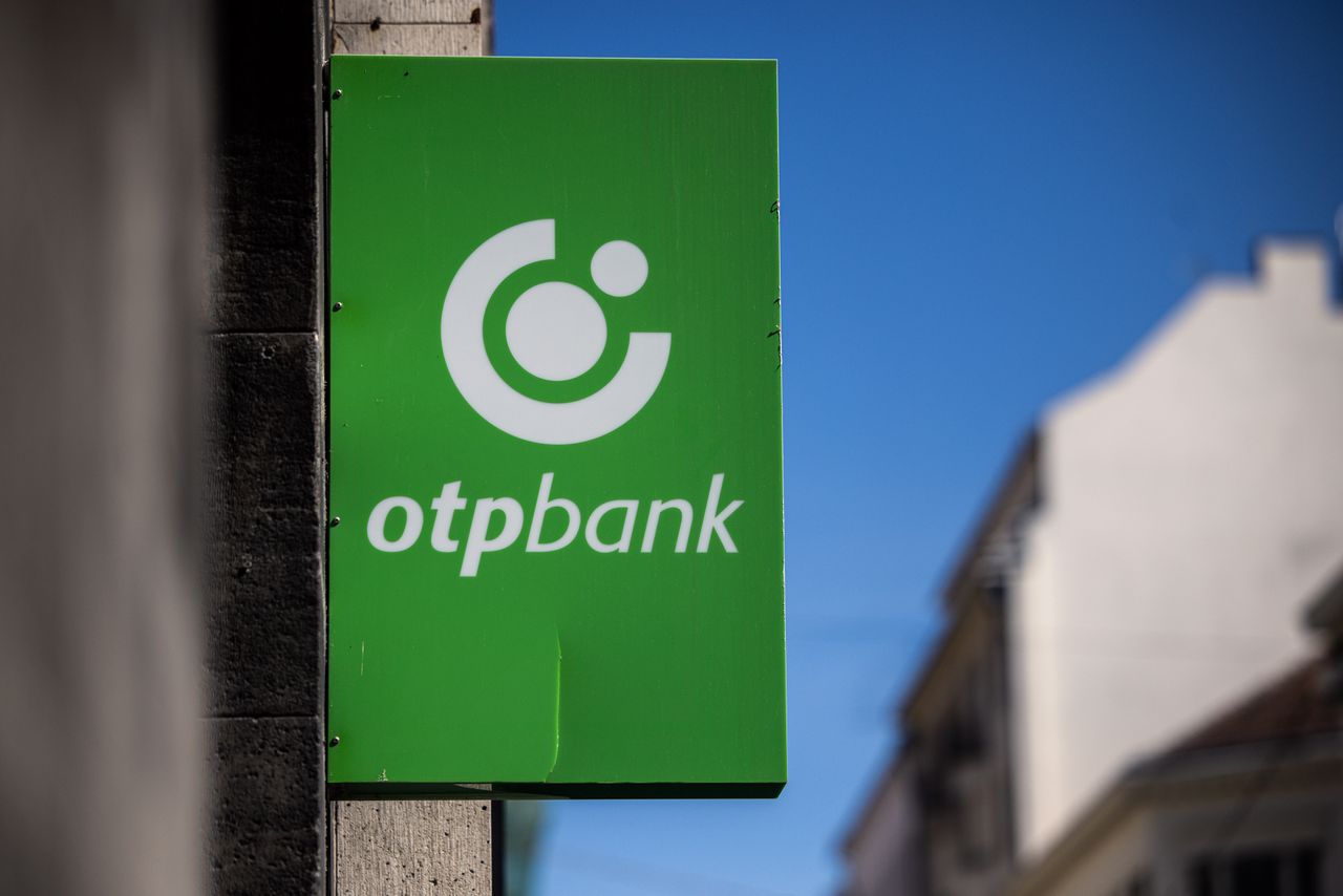 Kłopoty węgierskiego banku. Został uznany za międzynarodowego sponsora wojny