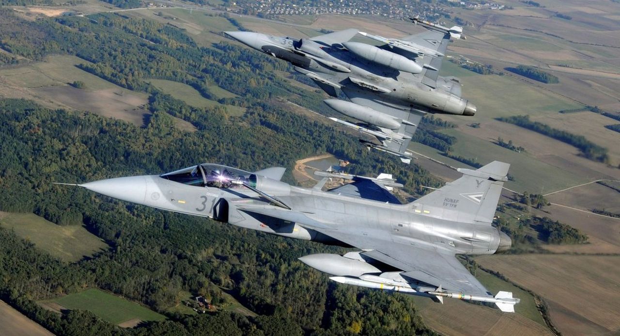 Ukraine weighs merits of F-16s over Swedish Gripen jets