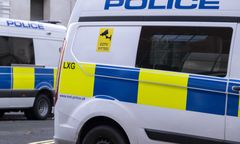 Służby na lotnisku w Londynie. 21 osób rannych. Poszukiwania trwają