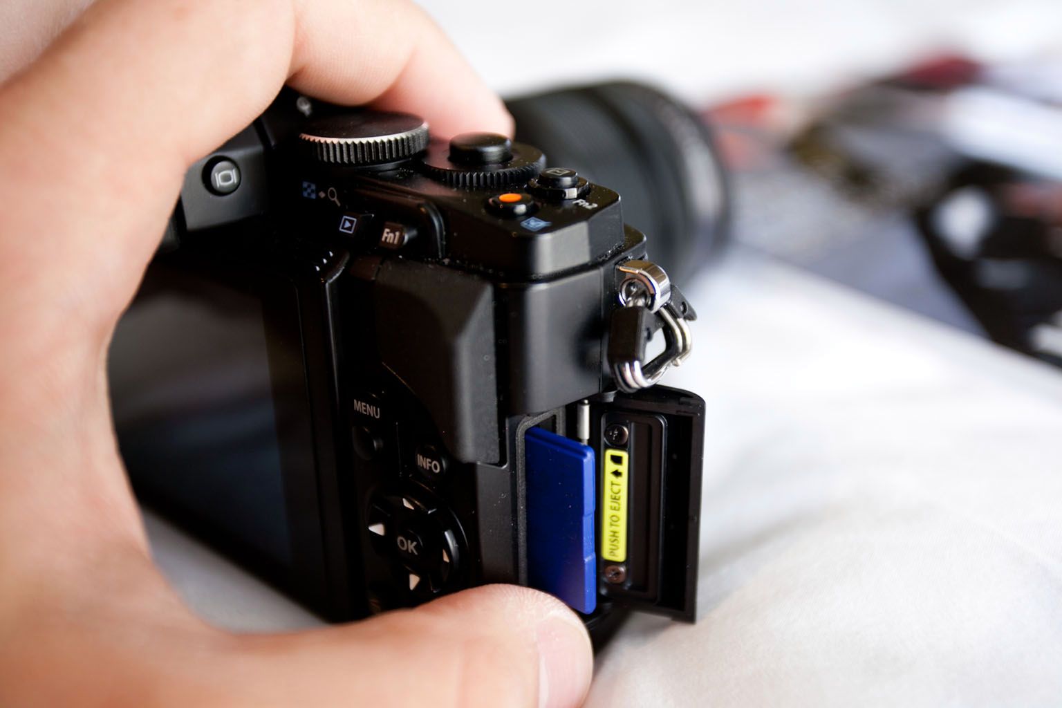 Olympus OM-D E-M5 - technologia XXI wieku w obudowie sprzed lat [wideotest] 3