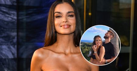 Klaudia El Dursi chwali się ciążowym brzuszkiem w bikini. W tle cała reszta rodziny