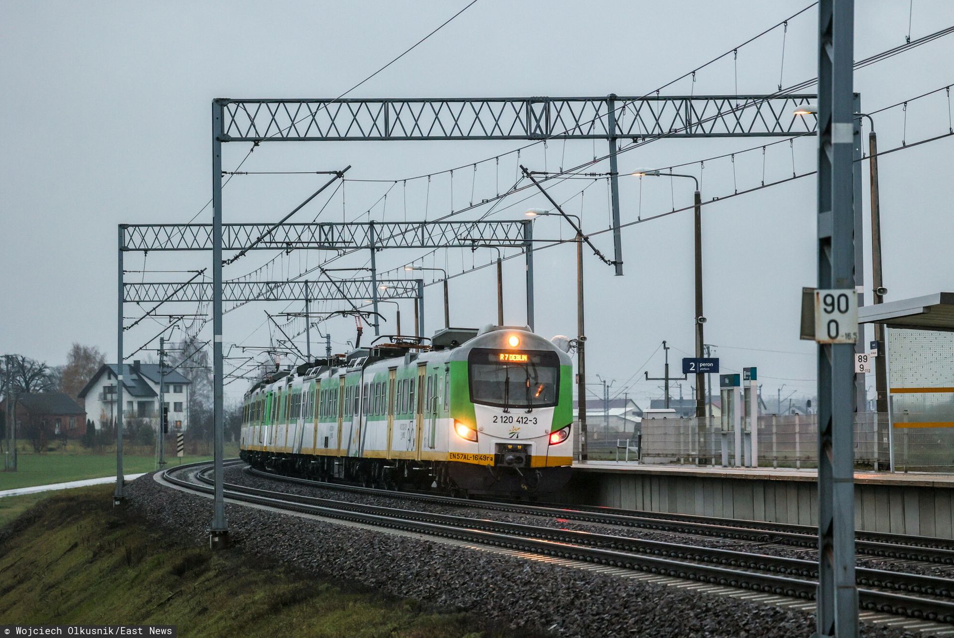 Horror na kolei. Ambulans wjechał pod szynobus