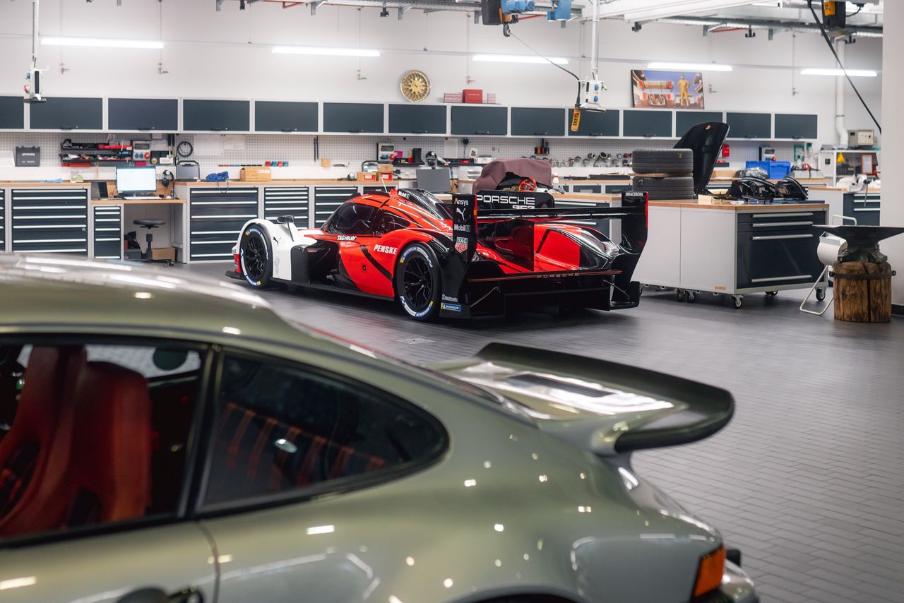 Warsztat przy muzeum Porsche w Zuffenhausen