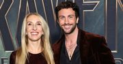 Kontrowersyjna para z Hollywood na premierze z córkami. Żona jest starsza o 23 lata