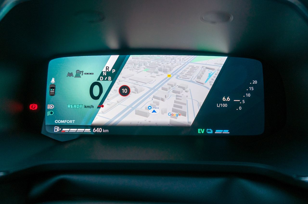 Test: miesiąc z hybrydowym Renault Symbioz E‑Tech - nurkujemy w ekranach inforozrywki