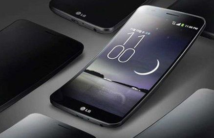 LG na MWC 2015 pokazało G Flex 2, nowe gogle VR i zegarek Watch Urbane (wideo)