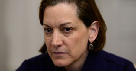 Anne Applebaum: to jak samobójstwo dla Polski. "Korzysta na tym Putin"