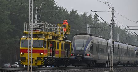 Pod Puławami przecięto sieć trakcyjną. Śledczy badają dywersję
