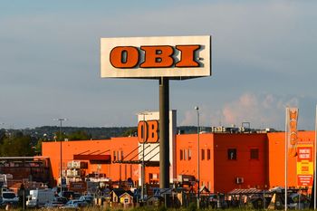 "Gotują się między regałami". OBI odpowiedziało w sprawie upału w hali