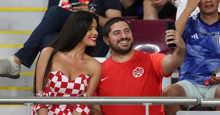 Piękność nie ma ani chwili spokoju. Kibice i media jej nie odstępują