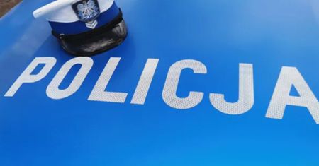 Dwie nastolatki w radiowozie. Policjant się przyznał. Wieści z sądu