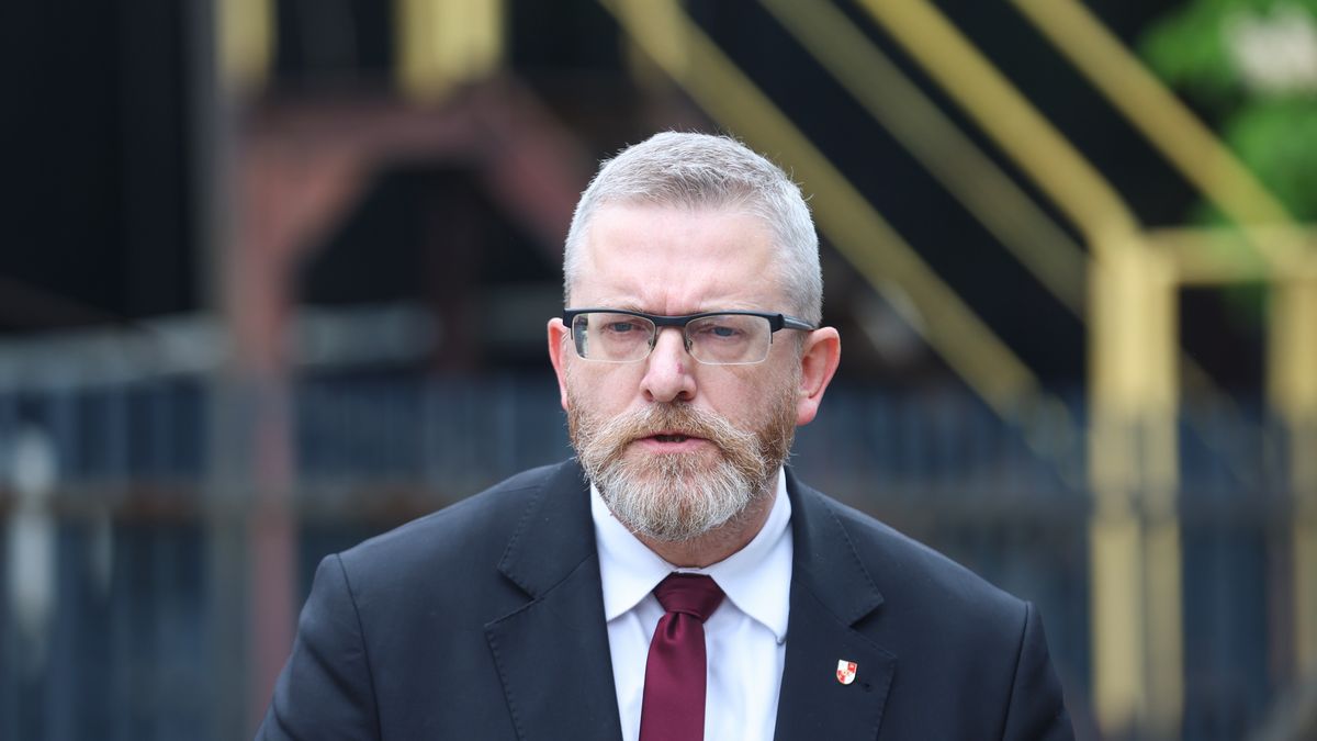 Katowice, 06.05.2025. Wybory Prezydenta RP 2025 - kampania. Europoseł, kandydat w zbliżających się wyborach na fotel prezydenta RP Grzegorz Braun na konferencji prasowej w Katowicach, 6 bm. (ad) PAP/Michał Meissner