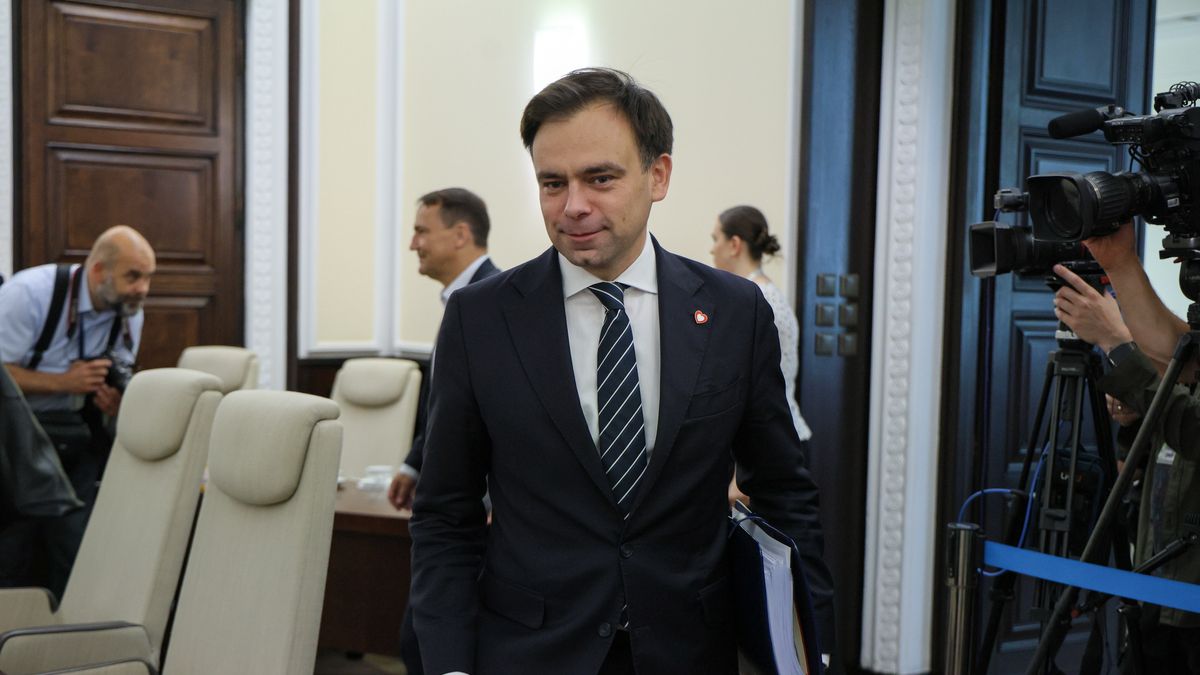 Andrzej Doma�ski
Warszawa, 29.07.2025. Minister finans�w i gospodarki Andrzej Doma�ski przed rozpocz�ciem posiedzenia rz�du w Kancelarii Prezesa Rady Ministr�w w Warszawie, 29 bm. Rz�d zajmie si� m.in. dwoma projektami z puli tzw. projekt�w deregulacyjnych. (jm) PAP/Pawe� Supernak
Pawe� Supernak
kancelaria, KPRM, obrady, polityk, polityk polityka, polityka, posiedzenie, rada ministr�w, rady ministr�w, rz�d, rz�d Tuska, rz�du, deregulacja, projekty deregulacyjne