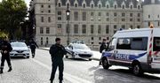 Uzbrojony napastnik wziął zakładników w sklepie w Paryżu