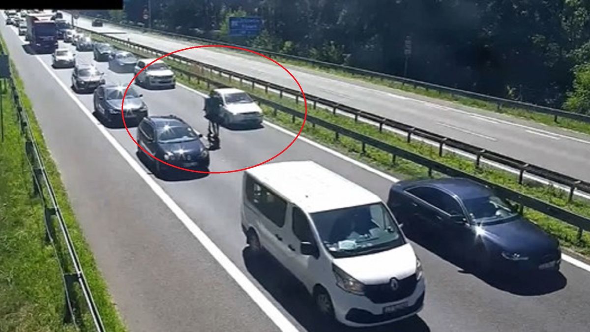 Mężczyzna na hulajnodze pod prąd na A6.