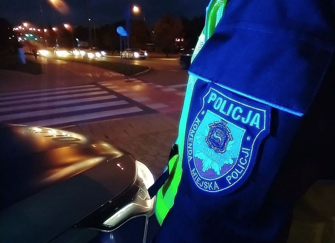 Łomża: 41-latek chciał uniknąć kontroli, uciekał autem ścieżką rowerową