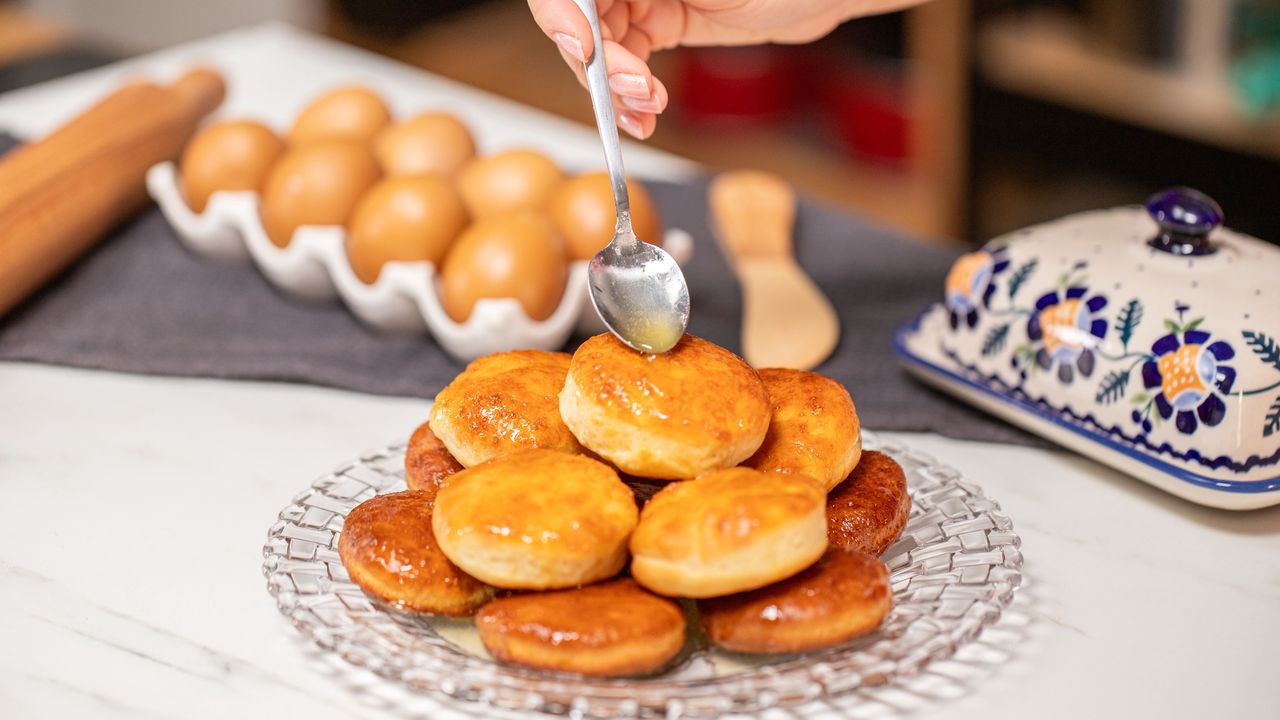 Przepis na podhalańskie bombolki z miodem i masłem. W święta zrobią furorę