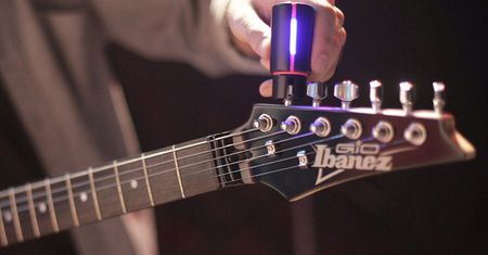 Roadie: pierwszy polski test smart stroika do gitary z Kickstartera