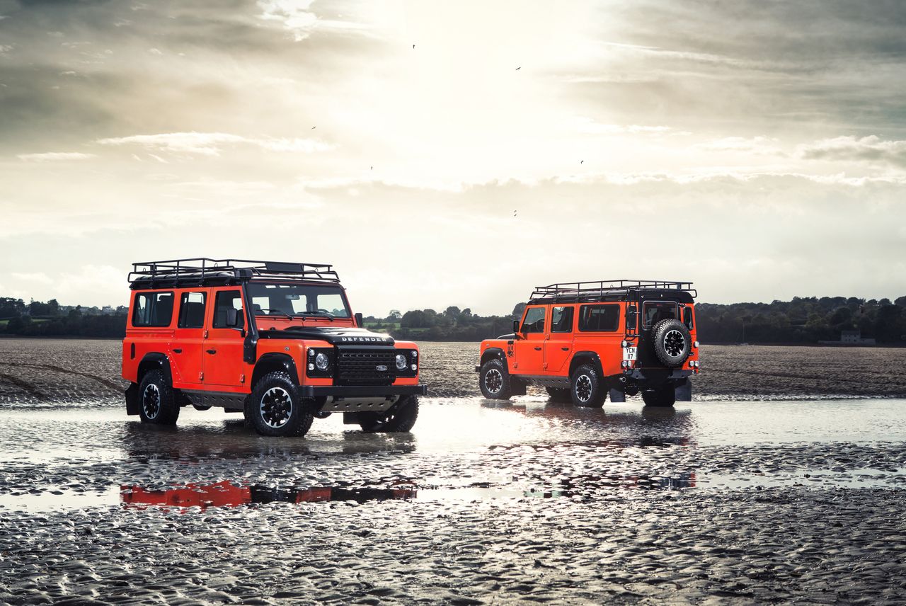 Land Rover Defender 110 Adventure (2015)