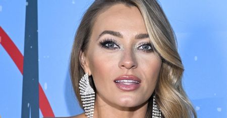 Marcelina Zawadzka w kadrze z pieskiem. Jednak uwagę przykuł jej głęboko wycięty top
