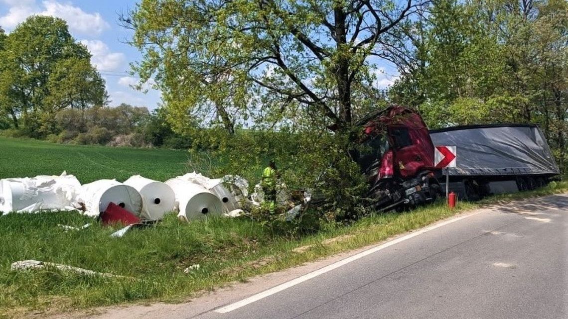 Kierowca tira miał dużo szczęścia 