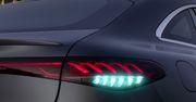 Mercedes z turkusowymi światłami – to prosta, ale ważna zmiana