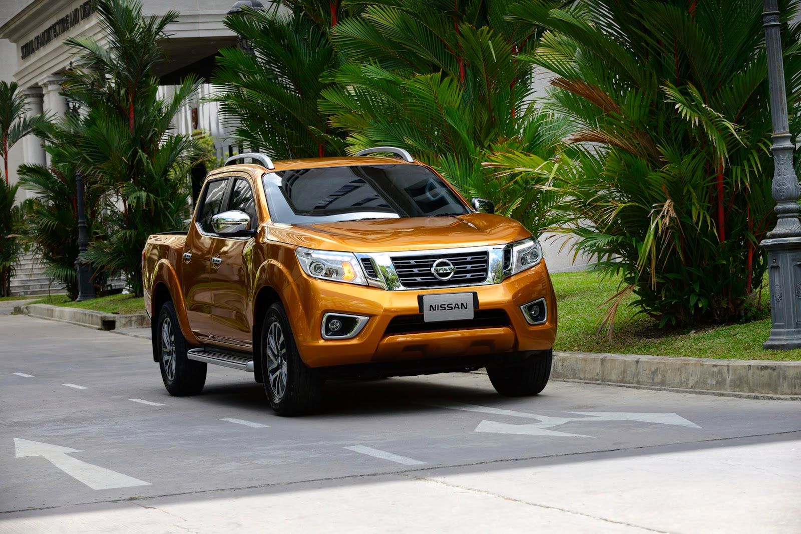 Nowy Nissan Navara - obszerna galeria producenta 38