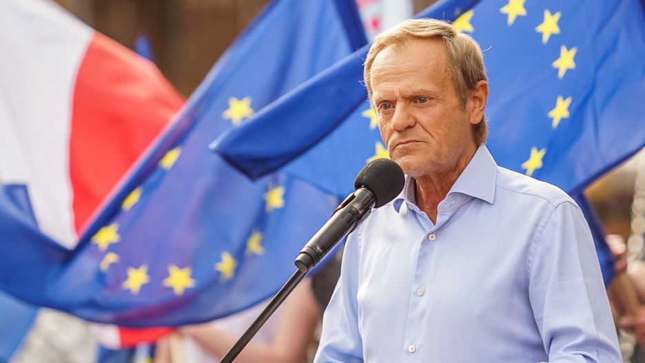 Donald Tusk jest na ustach wszystkich mediów. "Wiadomości" mówią o nim najczęściej
