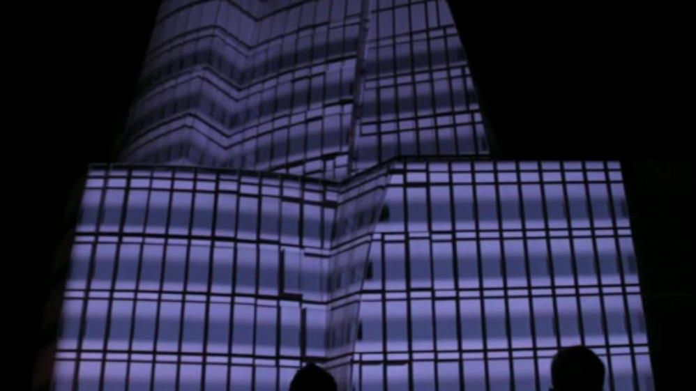 Wspaniały pokaz na ścianie wielkiego budynku 1