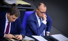 "Merz w pułapce Trumpa". Berlin milczy ws. Wenezueli