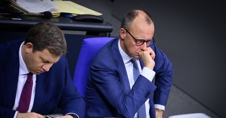 "Merz w pułapce Trumpa". Berlin milczy ws. Wenezueli