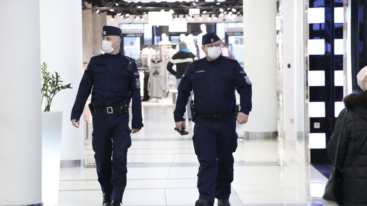 Patrol policji w centrum handlowym Lublin Plaza