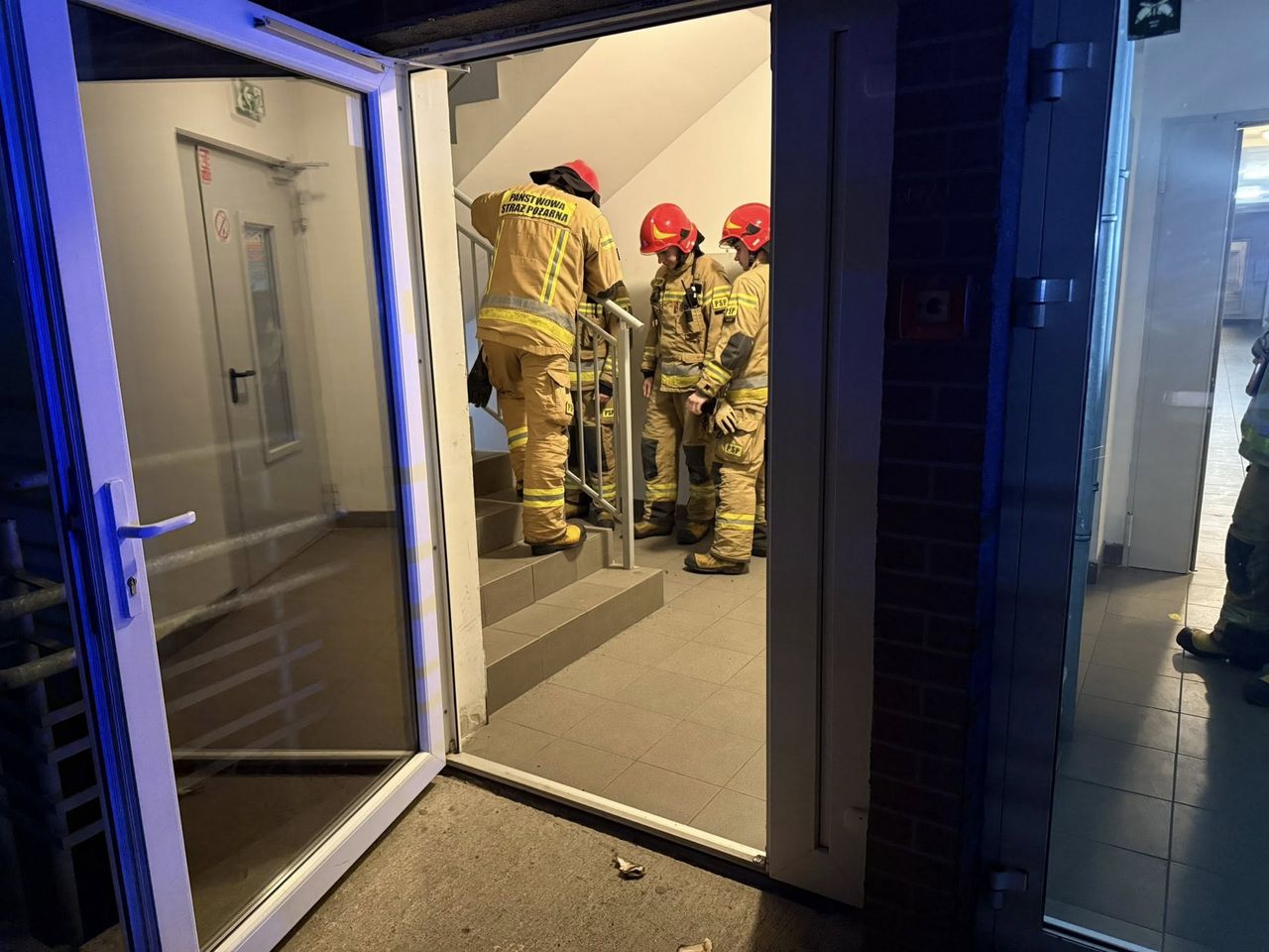 Nocny wybuch w Luboniu! Mieszkańcy w panice wybiegli z bloków – winny "nudzący się" sąsiad