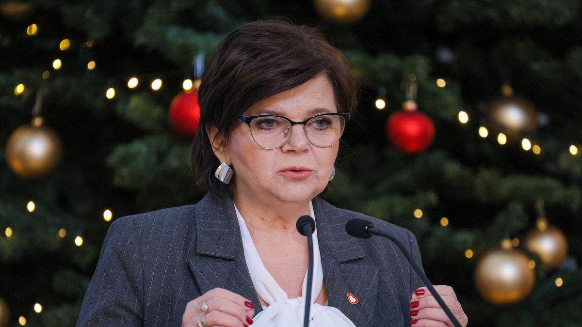 Warszawa, 13.12.2024. Minister zdrowia Izabela Leszczyna na konferencji prasowej w siedzibie Ministerstwie Zdrowia w Warszawie, 13 bm. Spotkanie dot. projektu nowej listy leków refundowanych, która będzie obowiązywać od 1 stycznia 2025 r. (aldg) PAP/Paweł Supernak