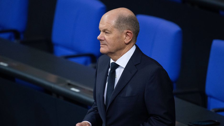 Government crisis in Germany
07 November 2024, Berlin: German Chancellor Olaf Scholz stands attends the swearing-in of the new Finance Minister Joerg Kukies in the Bundestag. Photo: Christophe Gateau/dpa 
Dostawca: PAP/DPA.
Christophe Gateau