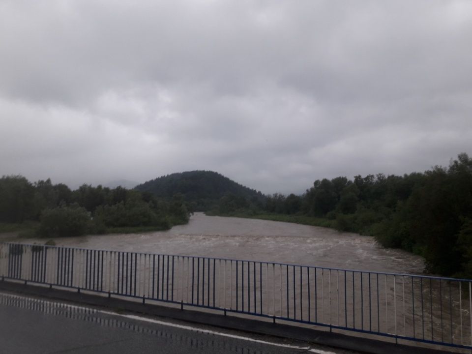 Nowy Sącz. Prezydent zamknął most na rzece Kamienica. Fatalny stan techniczny