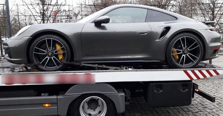 Policja przejęła auto za prawie milion złotych. Właściciel ma sporo na sumieniu