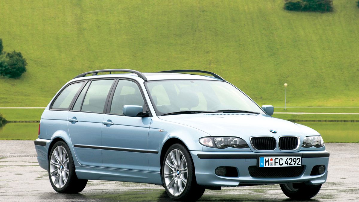 BMW 320d - dawniej bardzo poszukiwany samochód używany, dziś coraz mniej. Jednak ładne egzemplarze i tak sprzedają się na pniu.