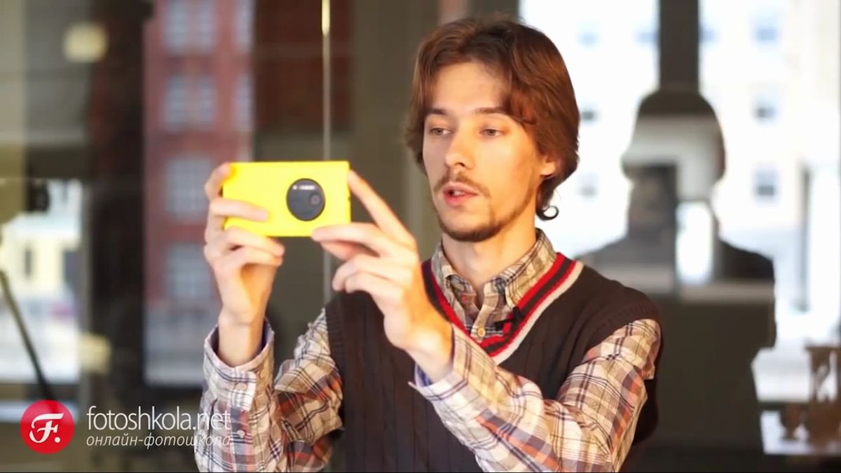 W skrócie: ekrany 1440 x 2560 do smartfonów zaprezentowane, nowe iPhone'y w Polsce i parodia reklamy iPada Air 1