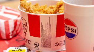 Nie wszędzie napijesz się Pepsi w KFC. Po 40 latach sieć restauracji stawia na rywala koncernu