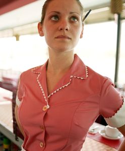 Największy błąd przy dawaniu napiwków. To jak policzek dla kelnera